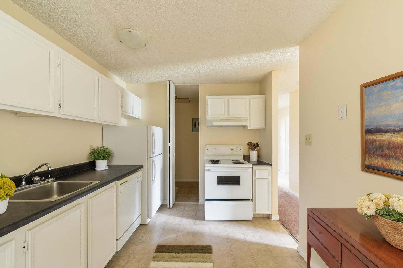 1 Chambre + Bureau at Westridge Manor